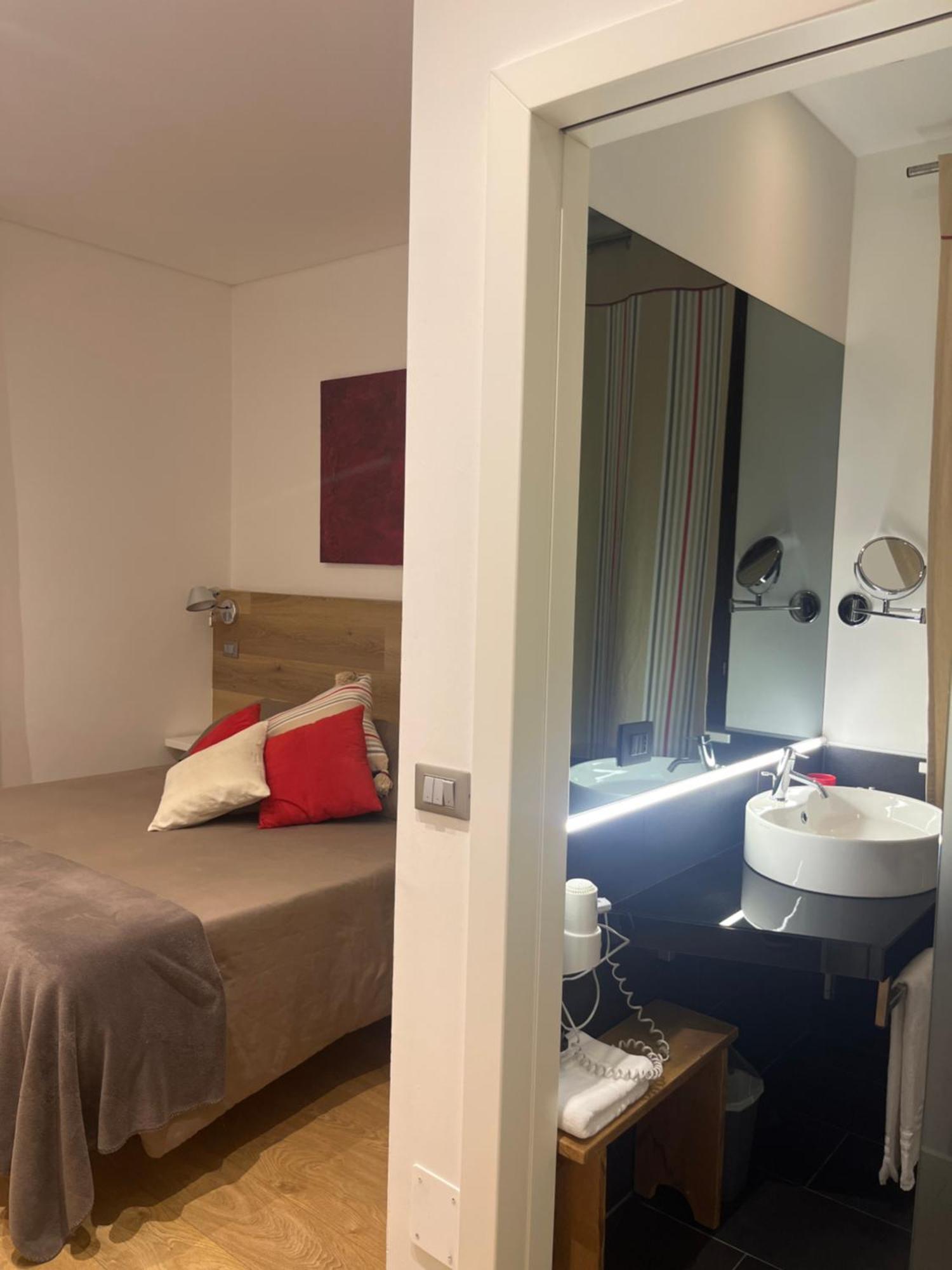 ריקו דל גולפו די ספאציה Apartment Acero Rosso מראה חיצוני תמונה